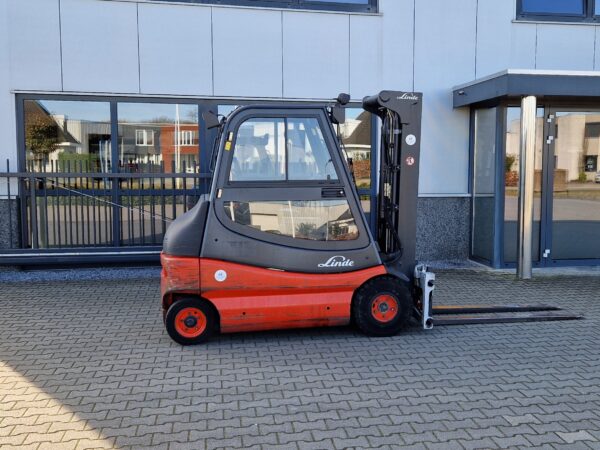 Linde E25-02